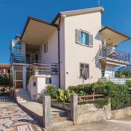 Apartment Lovely In Novigrad With Wifi *