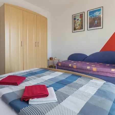 Apartment Lovely In Novigrad With Wifi