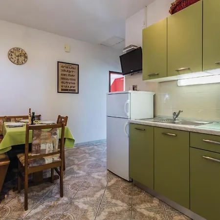 Lovely In Novigrad With Wifi Apartment